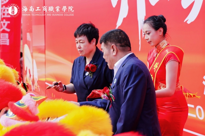 20260328-文昌校區-文昌校區項目（一期）開工奠基儀式-點睛環節-左副董事長馮萬紅-右董事長唐捷.JPG